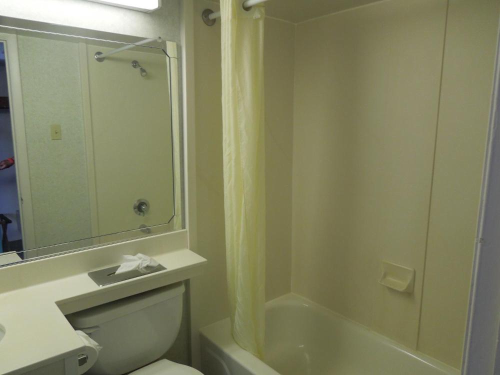 Two double beds - Ocean Front - Private Balcony interior